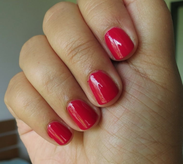 smalto rosso, una proposta per realizzare una manicure elegante anche fai da te